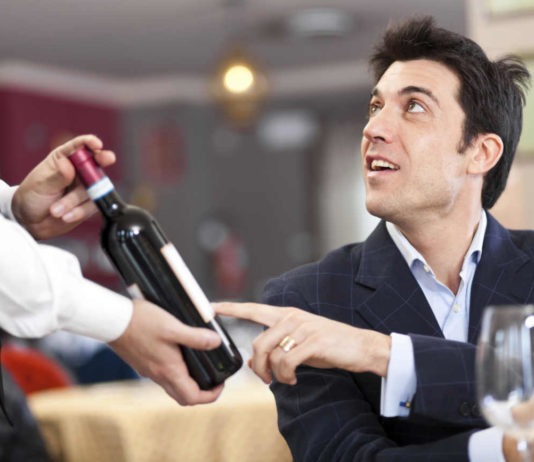 commander-un-vin-au-restaurant