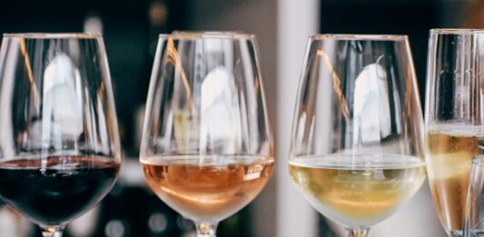 Pourquoi les français préfèrent-ils les vins blancs et rosés ?
